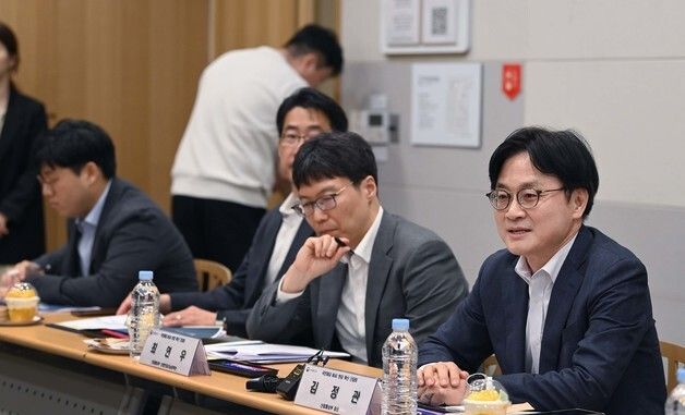 국민체감 제조 AI 현장 확산 간담회 주재하는 김정관 장관