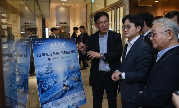 김정관 장관, AI팩토리 실증 현장 점검