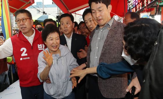 부산 기장군 지원 나선 박근혜 전 대통령