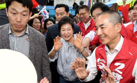 부산 민심 잡기 나서는 박 전 대통령
