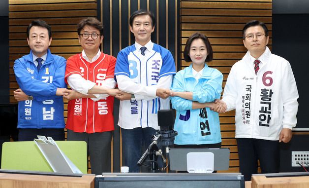 손 맞잡은 경기 평택을 출마 국회의원 후보자들