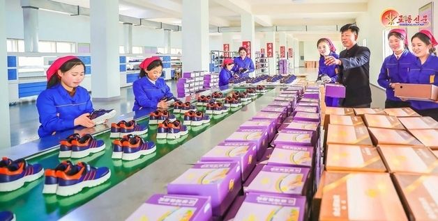 北 "학생용 신발 품질 향상 위한 생산 활동 강화"