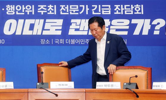 긴급 좌담회 참석하는 정청래 대표
