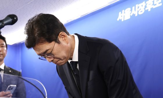 인사하는 정원오 후보