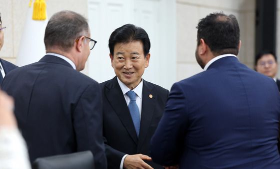 EU의회 한반도관계대표단 만난 정동영 장관