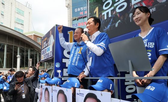 지지호소하는 정청래 더불어민주당 대표