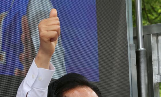 정청래 대표 '엄지 척'