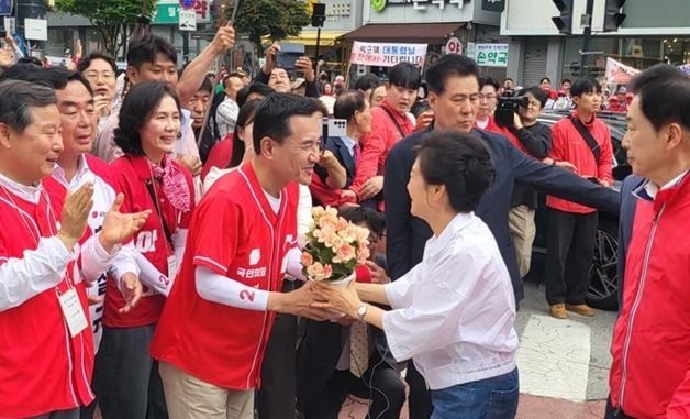 김진태 후보 지원 나선 박근혜 전 대통령