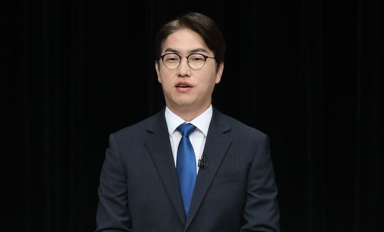 토론회 리허설하는 하정우 후보