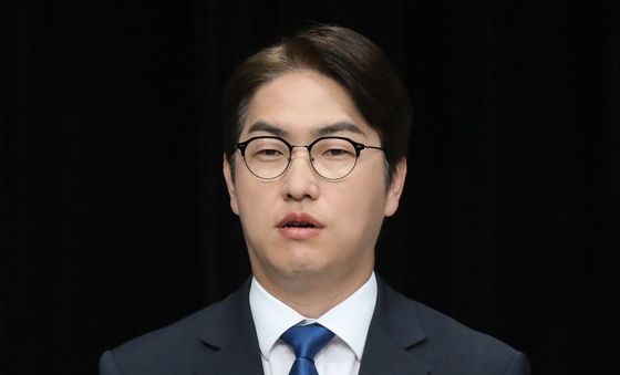 토론회 리허설하는 하정우 후보
