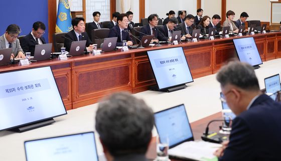 수석보좌관회의 주재하는 이재명 대통령