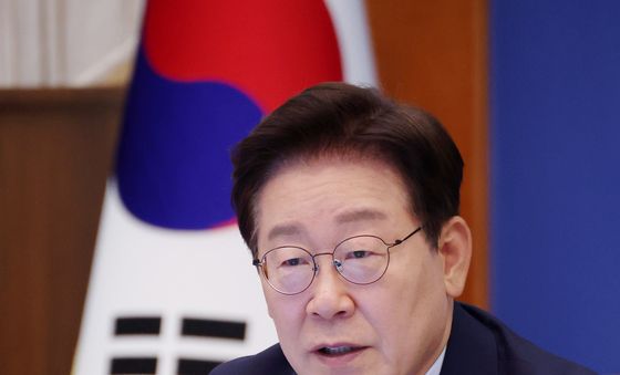 수석보좌관회의 발언하는 이재명 대통령