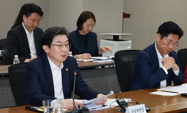 발언하는 이억원 금융위원장