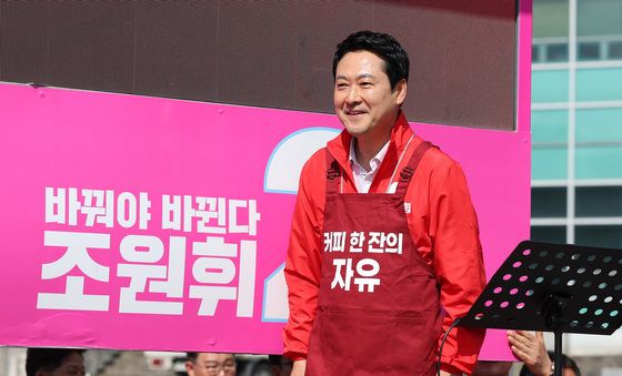 '커피 한 잔의 자유' 앞치마 입은 장동혁