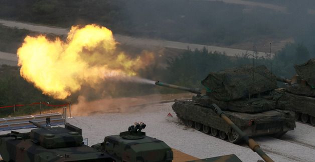 합동화력훈련서 활강포 발사하는 K2전차