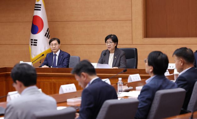 모두발언하는 정은경 장관
