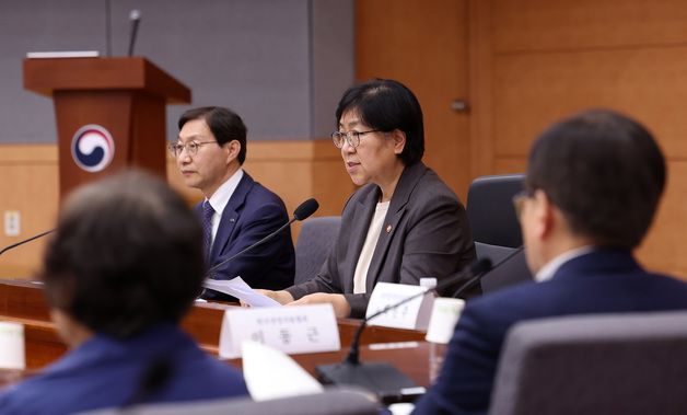 국민연금기금운용위원회 모두발언하는 정은경 장관