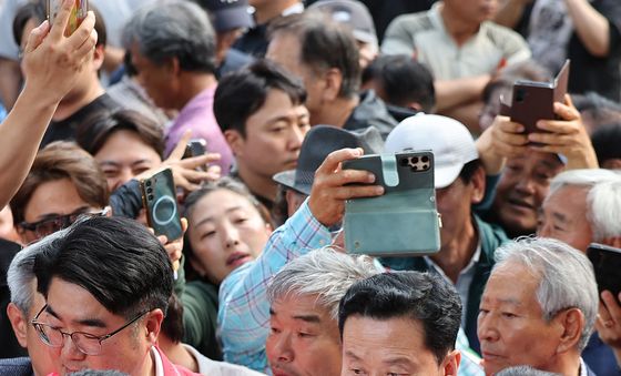 박근혜 방문에 문경 '구름 인파'