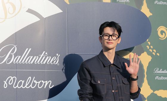 서인국, 근사한 안경 오빠