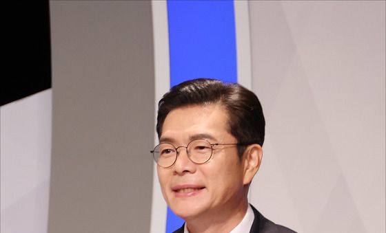 토론회 준비하는 정원오 후보