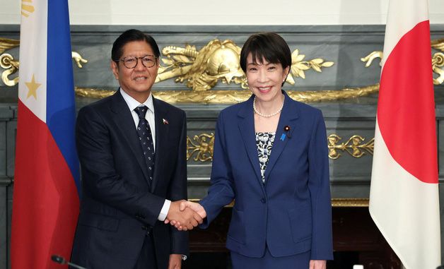 [포토] 정상회담 하는 다카이치 사나에 일본 총리와 페르디난드 마르코스 필리핀 대통령