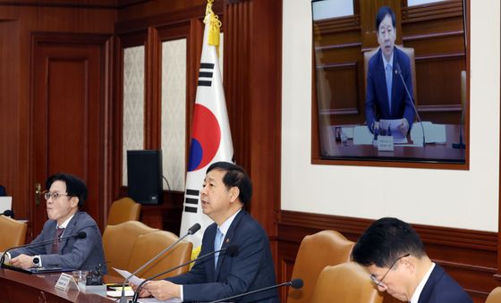 비상경제본부 회의 주재하는 구윤철 부총리