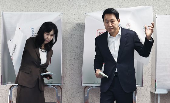한 표 행사하는 오세훈 서울시장 후보