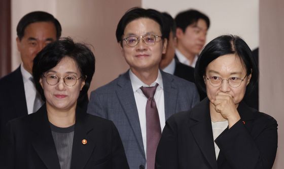 비상경제본부 희의 참석하는 한성숙·원민경·김정관 장관