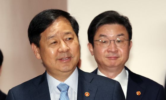 비상경제본부 희의 참석하는 구윤철 부총리