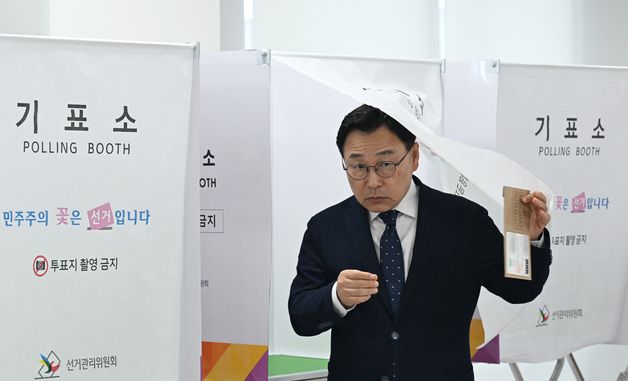 사전 투표하는 정근식 서울시교욱감 후보