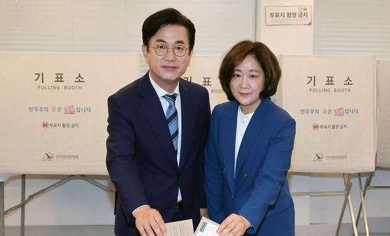 사전투표하는 허태정 대전시장 후보 내외
