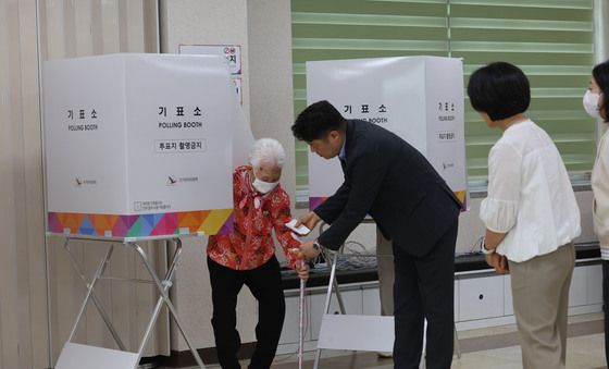 104세 어르신도 한 표 행사