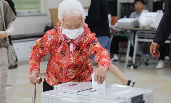 104세 유권자도 소중한 한표