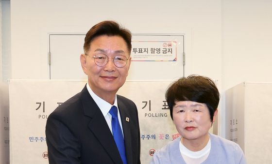 사전투표하는 김제선 대전 중구청장 후보