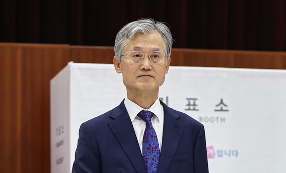 사전투표 하는 조희대 대법원장