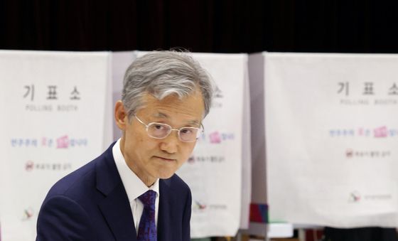 사전투표하는 조희대 대법원장