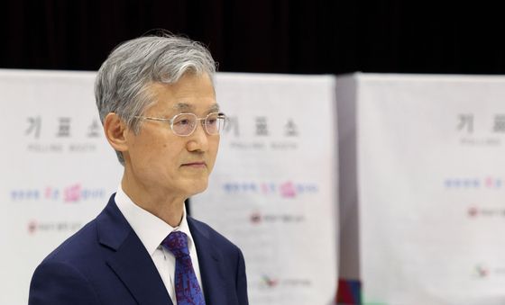 사전투표하는 조희대 대법원장