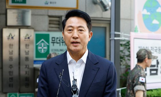 사전투표 소감 밝히는 오세훈 후보