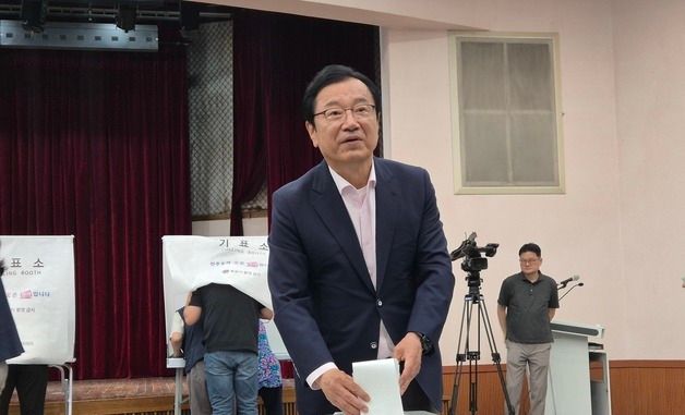 사전투표하는 이현재 국민의힘 하남시장 후보