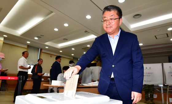 사전투표 마친 장상길 포항 부시장