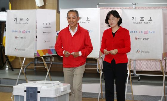 박민식 후보 내외, 사전투표