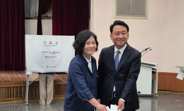 이광재 민주당 하남갑 후보 내외 사전투표