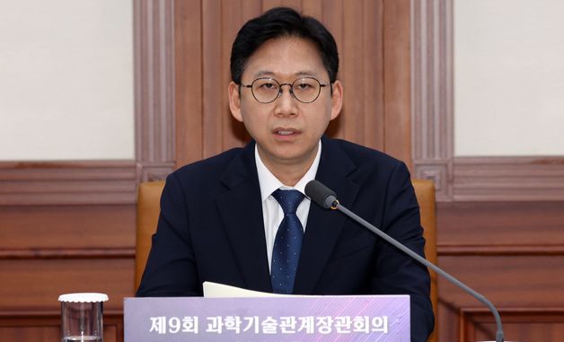 발언하는 배경훈 부총리