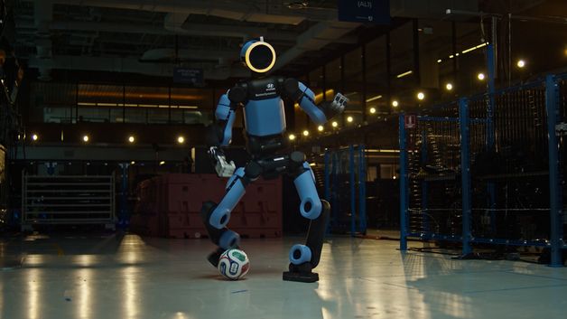 현대차, FIFA 월드컵 2026 기념해 아틀라스의 축구 도전기 담은 캠페인 공개