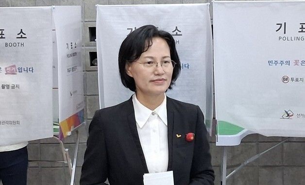사전투표하는 정의당 강은미