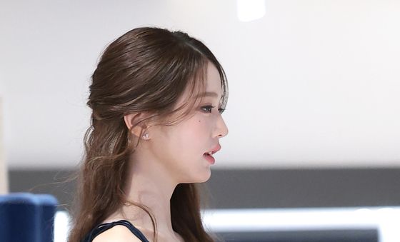 월드타워에서 포착된 장원영