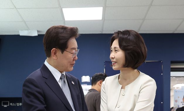 사전 투표하는 이재명 대통령 부부