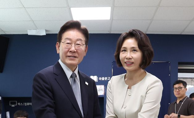 한 표 행사하는 이재명 대통령 부부