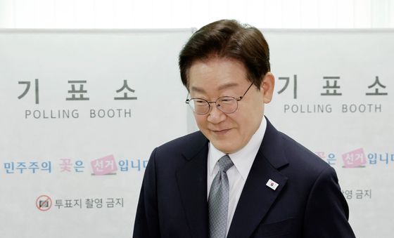 미소 짓는 이재명 대통령