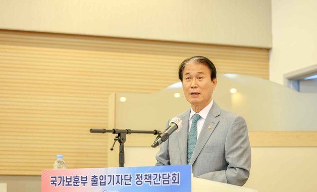 모두발언하는 권오을 장관